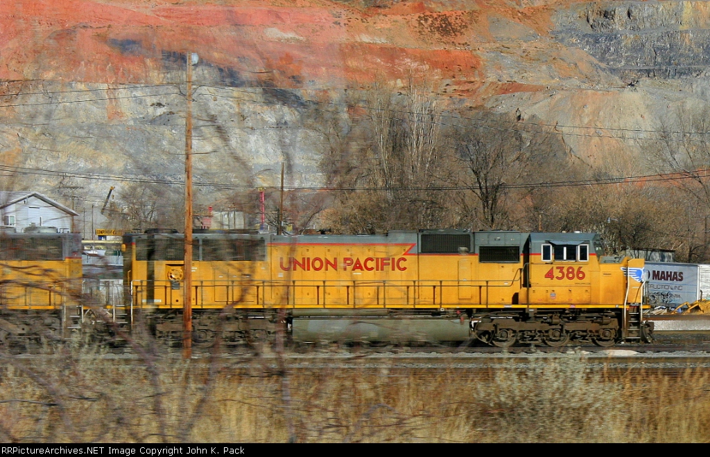 UP 4386